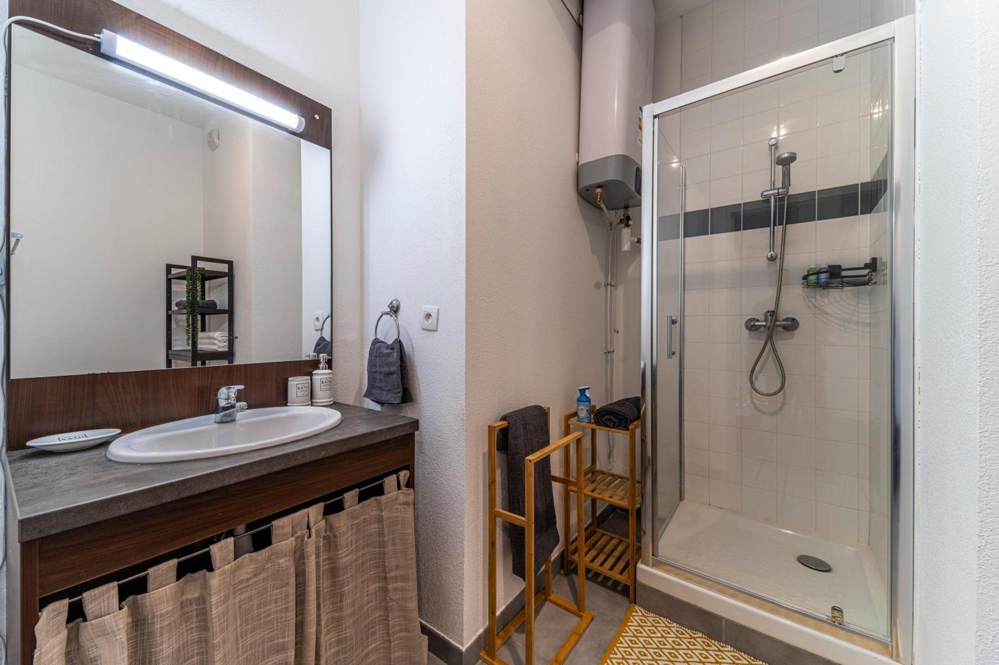 Stay Cosy Lille I Tourcoing - Appartement - Hypercentre - Parking Securise - Wifi - Netflix - Cuisine Ngoại thất bức ảnh